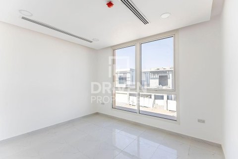 Villa in Al Furjan, Dubai, UAE 5 bedrooms, 525 sq.m. № 746138 - photo 8