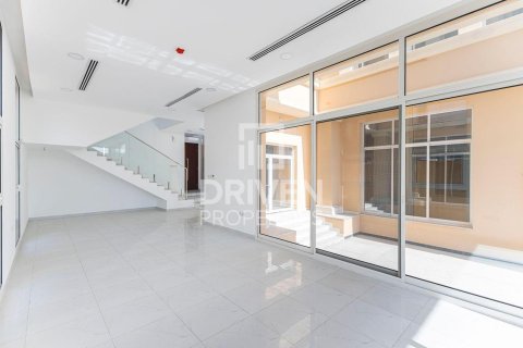 Villa in Al Furjan, Dubai, UAE 5 bedrooms, 525 sq.m. № 746138 - photo 4