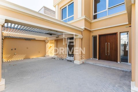 Villa in Al Furjan, Dubai, UAE 5 bedrooms, 525 sq.m. № 746138 - photo 17