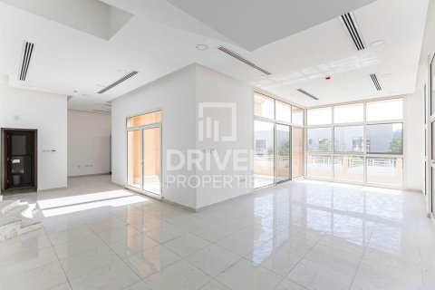 Villa in Al Furjan, Dubai, UAE 5 bedrooms, 525 sq.m. № 746138 - photo 3