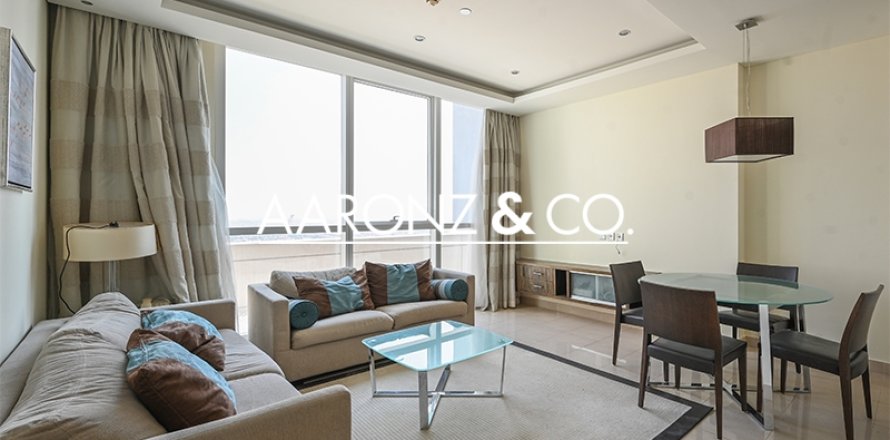 Apartment in Jumeirah Lake Towers, Dubai, UAE 1 bedroom, 70 sq.m. № 679569