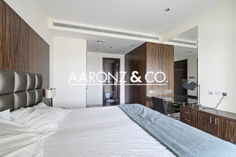 Apartment in Jumeirah Lake Towers, Dubai, UAE 1 bedroom, 70 sq.m. № 679569 - photo 4