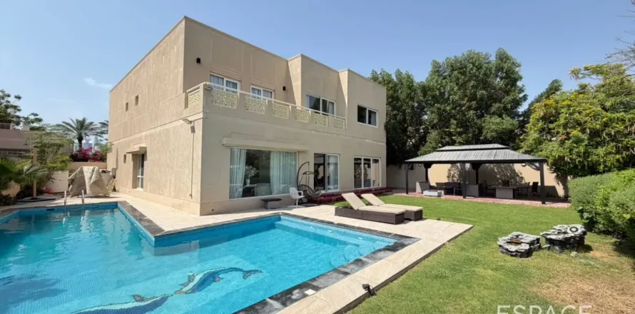 Villa a Meadows, Dubai, EAU 5 camere da letto, 353 mq. № 738309