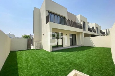 Снять в аренду таунхаус в Dubai South (Dubai World Central), Дубай, ОАЭ 4 спальни, 277м2, № 614590 - фото 2