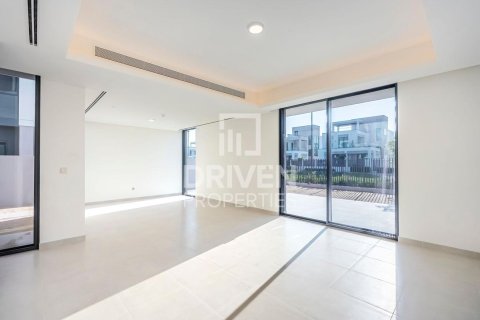 Villa till försäljning i Arabian Ranches 3, Dubai, UAE 4 sovrum, 447.98 kvm Nr. 762243 - fotografi 6
