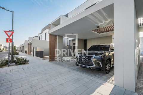 Villa till försäljning i Arabian Ranches 3, Dubai, UAE 4 sovrum, 447.98 kvm Nr. 762243 - fotografi 3