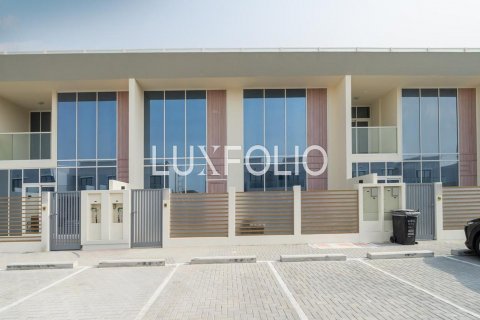 טאונהאוס להשכרה ב Dubai Land, Dubai, איחוד האמירויות  3 חדרי שינה, 142 מ"ר, מספר 628267 - תמונה 4