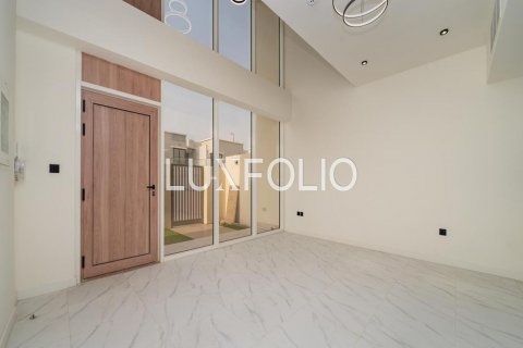 טאונהאוס להשכרה ב Dubai Land, Dubai, איחוד האמירויות  3 חדרי שינה, 142 מ"ר, מספר 628267 - תמונה 1