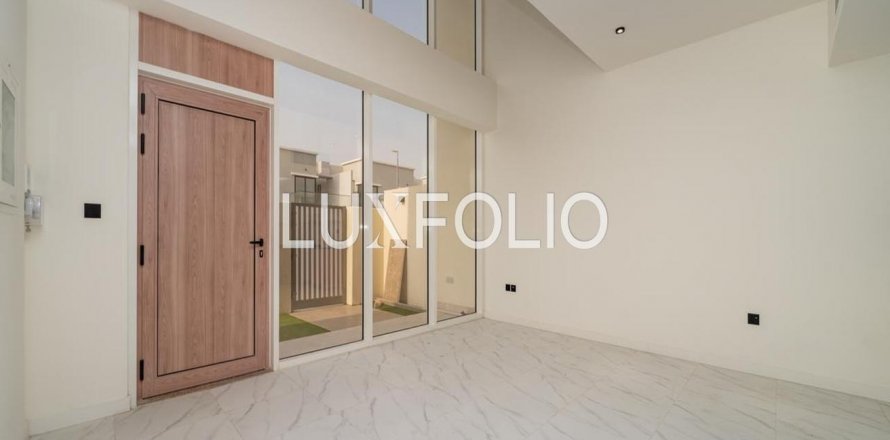 טאונהאוס ב Dubai Land, Dubai, איחוד האמירויות 3 חדרי שינה, 142 מ"ר מספר 628267