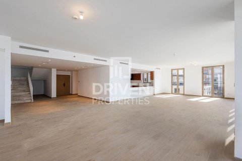 Kattohuoneisto Jumeirah, Dubai, Arabiemiraatit 5 makuuhuonetta, 822 m2 № 603406 - kuva 3