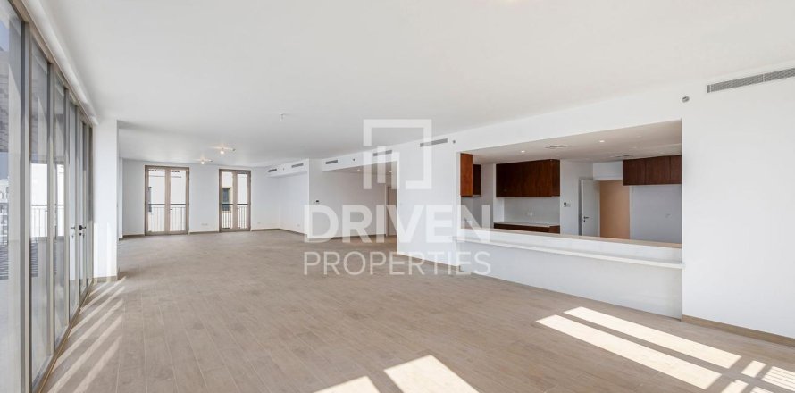 Kattohuoneisto Jumeirah, Dubai, Arabiemiraatit 5 makuuhuonetta, 822 m2 № 603406