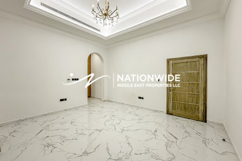 Villa in Abu Dhabi, UAE 14 bedrooms, 1080 sq.m. № 647134 - photo 12