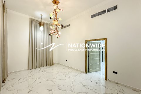 Villa in Abu Dhabi, UAE 14 bedrooms, 1080 sq.m. № 647134 - photo 16