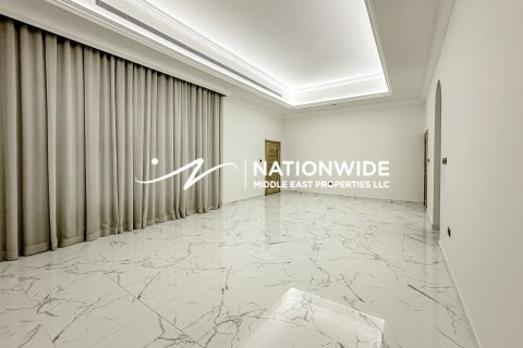 Villa in Abu Dhabi, UAE 14 bedrooms, 1080 sq.m. № 647134 - photo 18