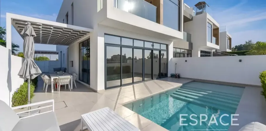Villa i Jumeirah Golf Estates, Dubai, UAE 4 soveværelser, 321 kvm № 737957