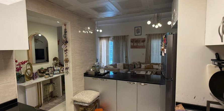 Apartament në Dubai, Emiratet e Bashkuara Arabe 2 dhoma gjumi, 121.2 m2. № 645791