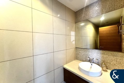 דירה להשכרה ב Downtown Dubai (Downtown Burj Dubai), Dubai, איחוד האמירויות  3 חדרי שינה, 144 מ"ר, מספר 667974 - תמונה 7