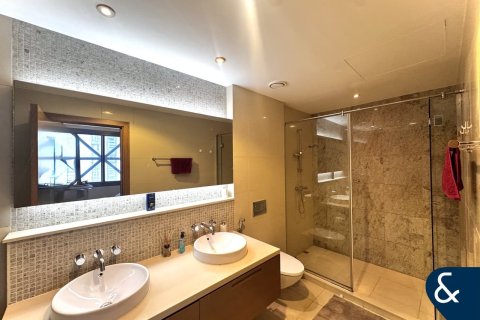 דירה להשכרה ב Downtown Dubai (Downtown Burj Dubai), Dubai, איחוד האמירויות  3 חדרי שינה, 144 מ"ר, מספר 667974 - תמונה 2