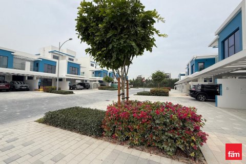 Vilă de închiriat în Dubai, EAU 4 dormitoare, 144 mp. №662235 - poză 19