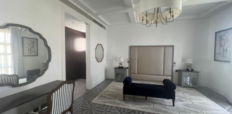Villa in Dubai, VAE: 4 Schlafzimmer, 965 m2 Nr. 694272