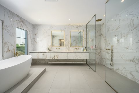 Villa til salg i Jumeirah Golf Estates, Dubai, UAE 6 soveværelser, 975.48 kvm № 762793 - foto 17