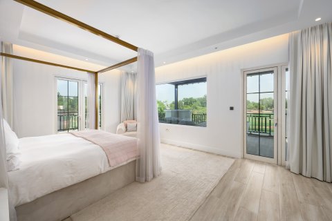 Villa til salg i Jumeirah Golf Estates, Dubai, UAE 6 soveværelser, 975.48 kvm № 762793 - foto 15