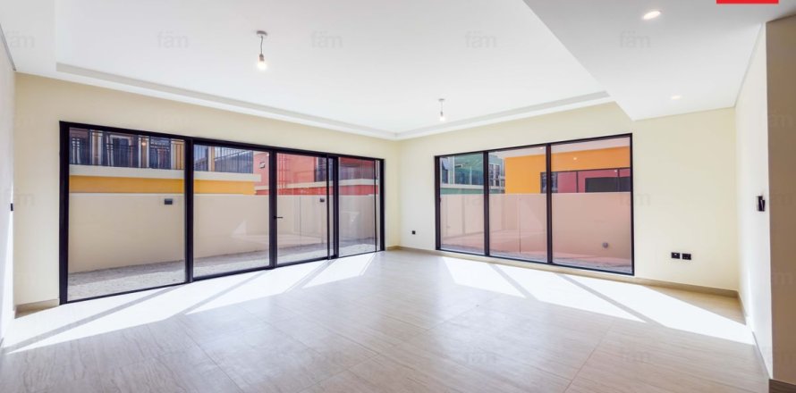 Maison de ville à Dubai, EAU: 5 chambres, 219.6 m2 № 719051