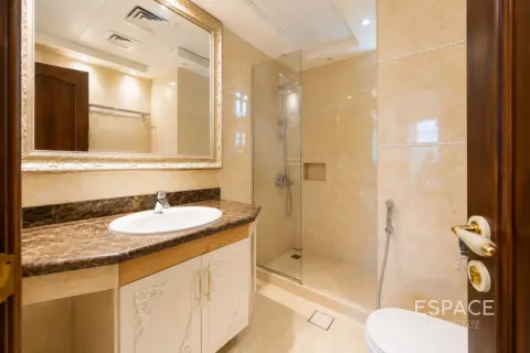 Villa in Jumeirah Islands, Dubai, UAE 4 bedrooms, 491 sq.m. № 738129 - photo 5