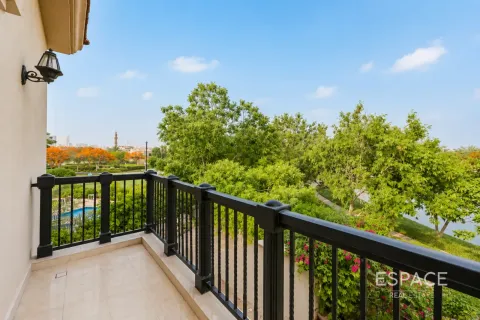 Villa in Jumeirah Islands, Dubai, UAE 4 bedrooms, 491 sq.m. № 738129 - photo 13