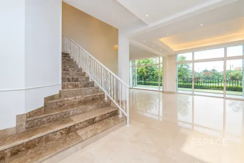 Villa in Jumeirah Islands, Dubai, UAE 4 bedrooms, 491 sq.m. № 738129 - photo 3