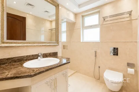 Villa in Jumeirah Islands, Dubai, UAE 4 bedrooms, 491 sq.m. № 738129 - photo 4