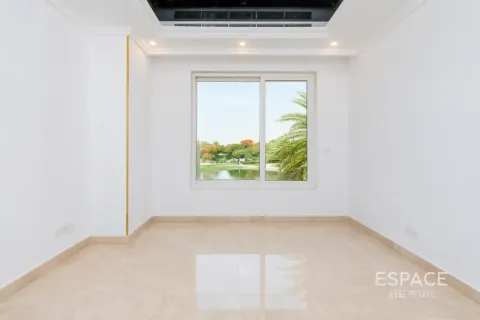 Villa in Jumeirah Islands, Dubai, UAE 4 bedrooms, 491 sq.m. № 738129 - photo 9