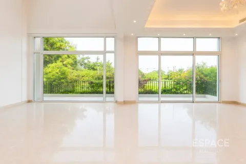 Villa in Jumeirah Islands, Dubai, UAE 4 bedrooms, 491 sq.m. № 738129 - photo 7