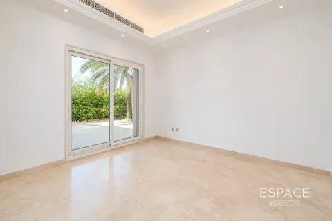 Villa in Jumeirah Islands, Dubai, UAE 4 bedrooms, 491 sq.m. № 738129 - photo 6
