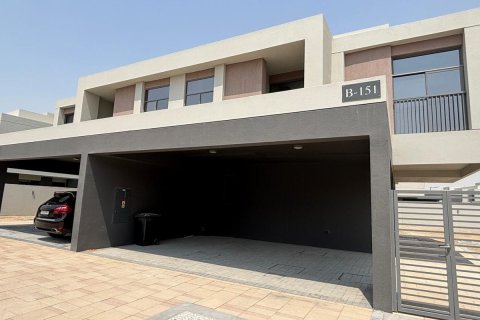 ویلا در Dubai ، امارات متحده عربی 5 خوابه ، 391.9 متر مربع.  شماره 702710