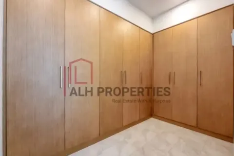 Kaupunkipientalo Dubai Land, Dubai, Arabiemiraatit 4 makuuhuonetta, 245 m2 № 690318 - kuva 12