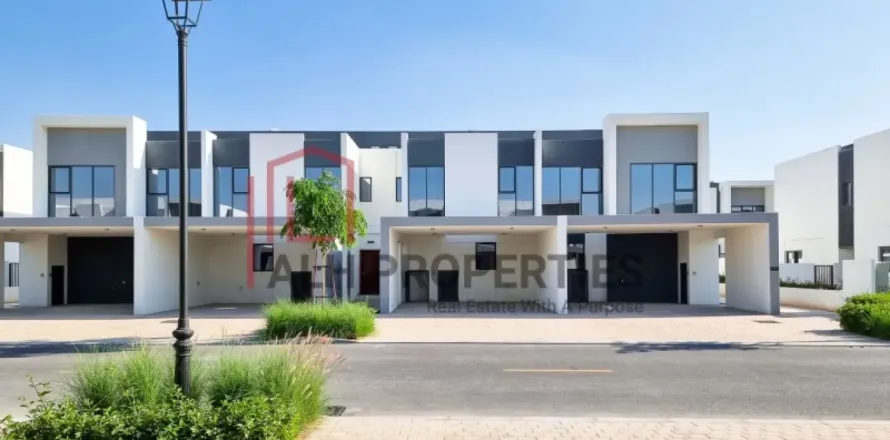 Kaupunkipientalo Dubai Land, Dubai, Arabiemiraatit 4 makuuhuonetta, 245 m2 № 690318