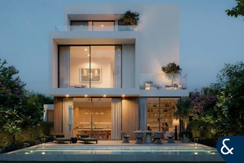 Villa en venta en Dubai Investment Park, Dubai, EAU 5 dormitorios, 458 m2 № 666693 - foto 2