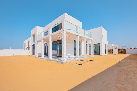 Villa in affitto a Abu Dhabi, EAU 6 camere da letto, 1726 mq. № 615524 - foto 1
