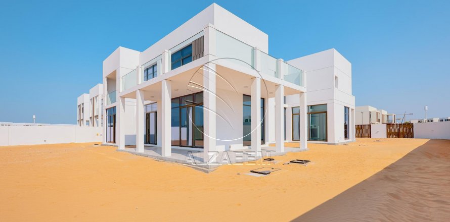 Villa a Abu Dhabi, EAU 6 camere da letto, 1726 mq. № 615524