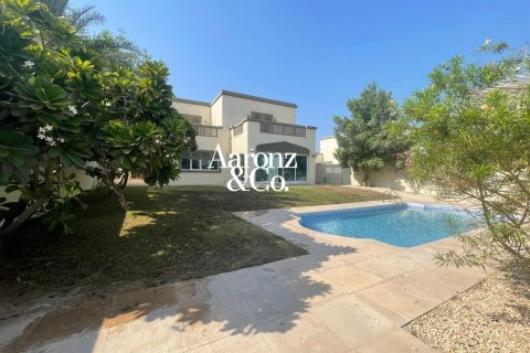 Villa in Jumeirah Park, Dubai, VAE 4 slaapkamers, 442 vr.m. nr 705278