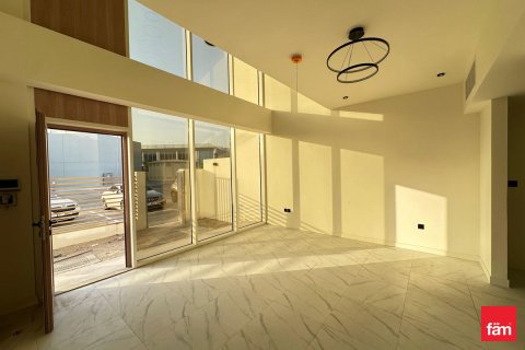 Villa til leje i Dubai, UAE 3 soveværelser, 144.9 kvm № 646817 - foto 2