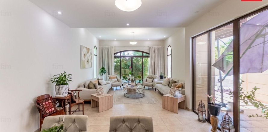 Kuća u nizu u gradu Dubai, UAE 4 spavaće sobe, 388.7 m2 Br. 715144