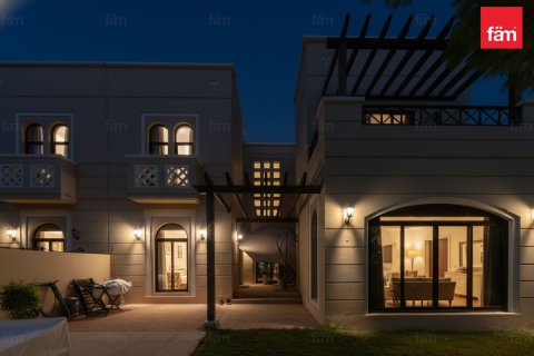 Shtëpi në qytet në Dubai, Emiratet e Bashkuara Arabe 4 dhoma gjumi, 388.7 m2. № 715144 - Foto 3