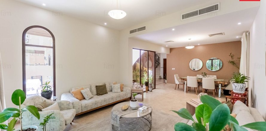 Shtëpi në qytet në Dubai, Emiratet e Bashkuara Arabe 4 dhoma gjumi, 388.7 m2. № 715144