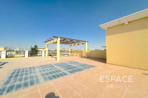 Vilă de închiriat în Jumeirah Park, Dubai, EAU 4 dormitoare, 455 mp.  №678673 - poză 12