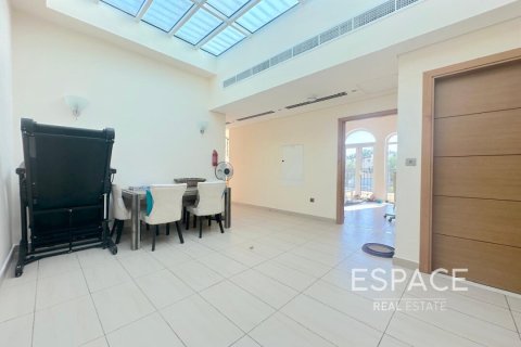 Vilă de închiriat în Jumeirah Park, Dubai, EAU 4 dormitoare, 455 mp.  №678673 - poză 8