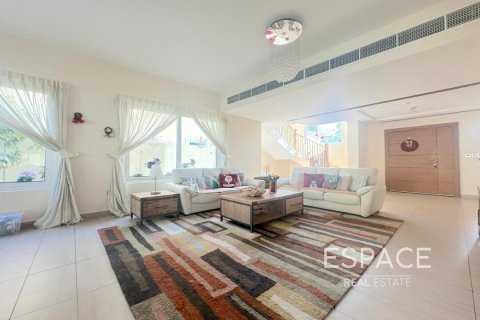 Vilă de închiriat în Jumeirah Park, Dubai, EAU 4 dormitoare, 455 mp.  №678673 - poză 4