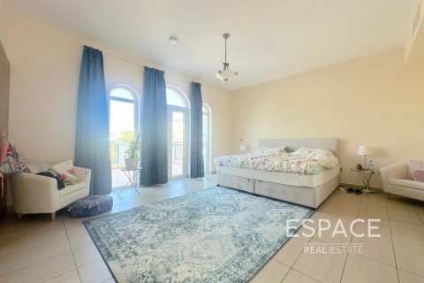 Vilă de închiriat în Jumeirah Park, Dubai, EAU 4 dormitoare, 455 mp.  №678673 - poză 7