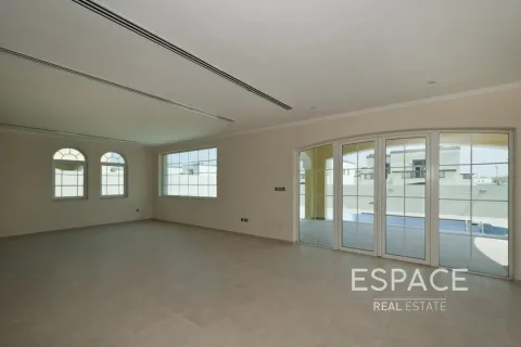 Снять в аренду виллу в Jumeirah Park, Дубай, ОАЭ 4 спальни, 510м2, № 678672 - фото 2